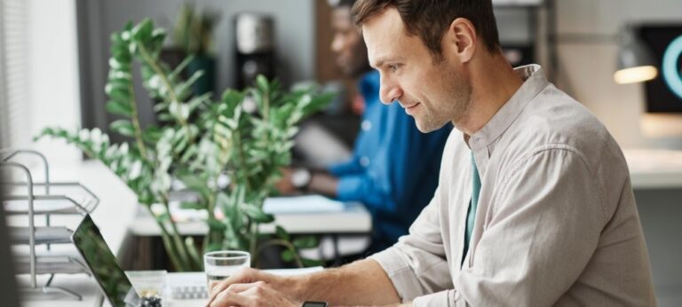 How to Set Boundaries and Avoid Burnout with a UAE Freelance Lifestyle