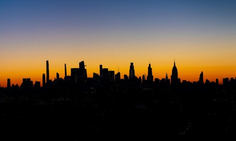 What Is a Triple Net Lease? How Blue Owl Capital Uses NNN Structures to Generate Steady Cash Flow